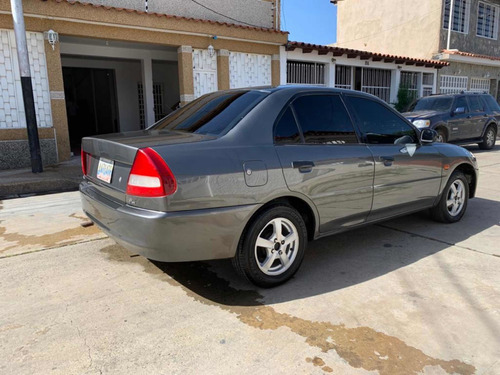 Imagen 5 de 13 de Mitsubishi Signo Full Equipo