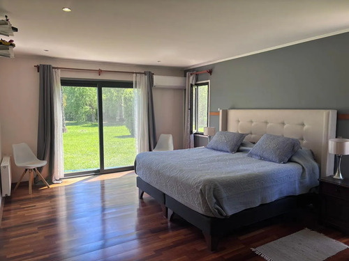 Exclusiva Parcela Con Elegante Casa Mediterrranea