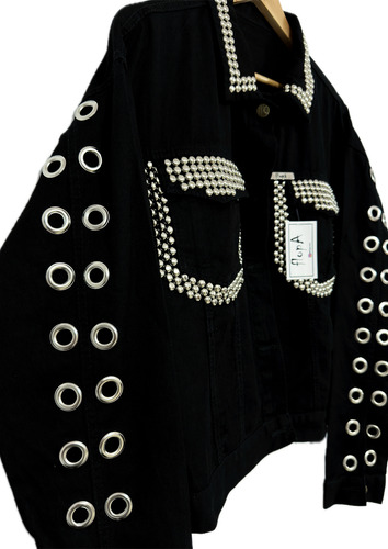 Campera De Jean Con Tachas Y Ojales Negra Customizada Dama