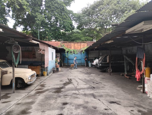 Vendemos Estupendo Local En Las Acacias Sirve Para Taller Mecánico, O Cualquier Otro Tipo De Comercio En Excelente Precio Em