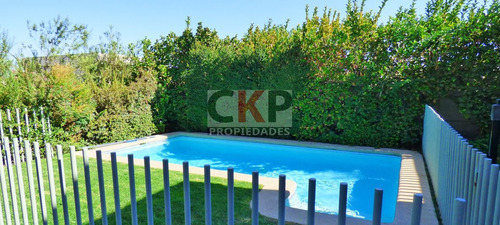 Casa En Arriendo De 5 Dorm. En Colina
