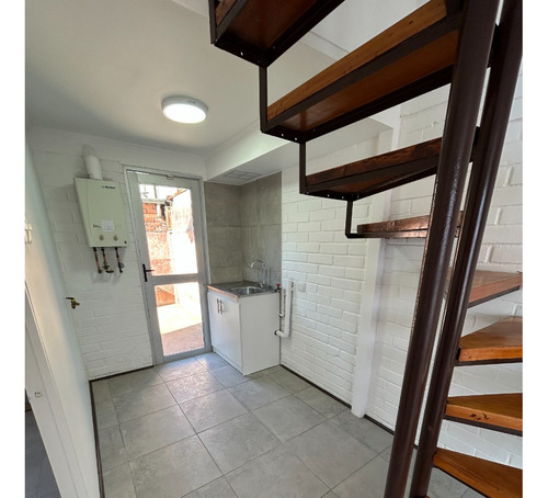 Práctica Casa Recién Renovada A Pasos Metro Las Parcelas