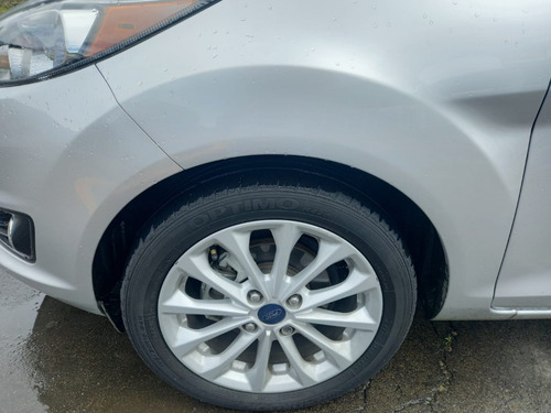 Imagen 4 de 20 de Ford Fiesta Titanium