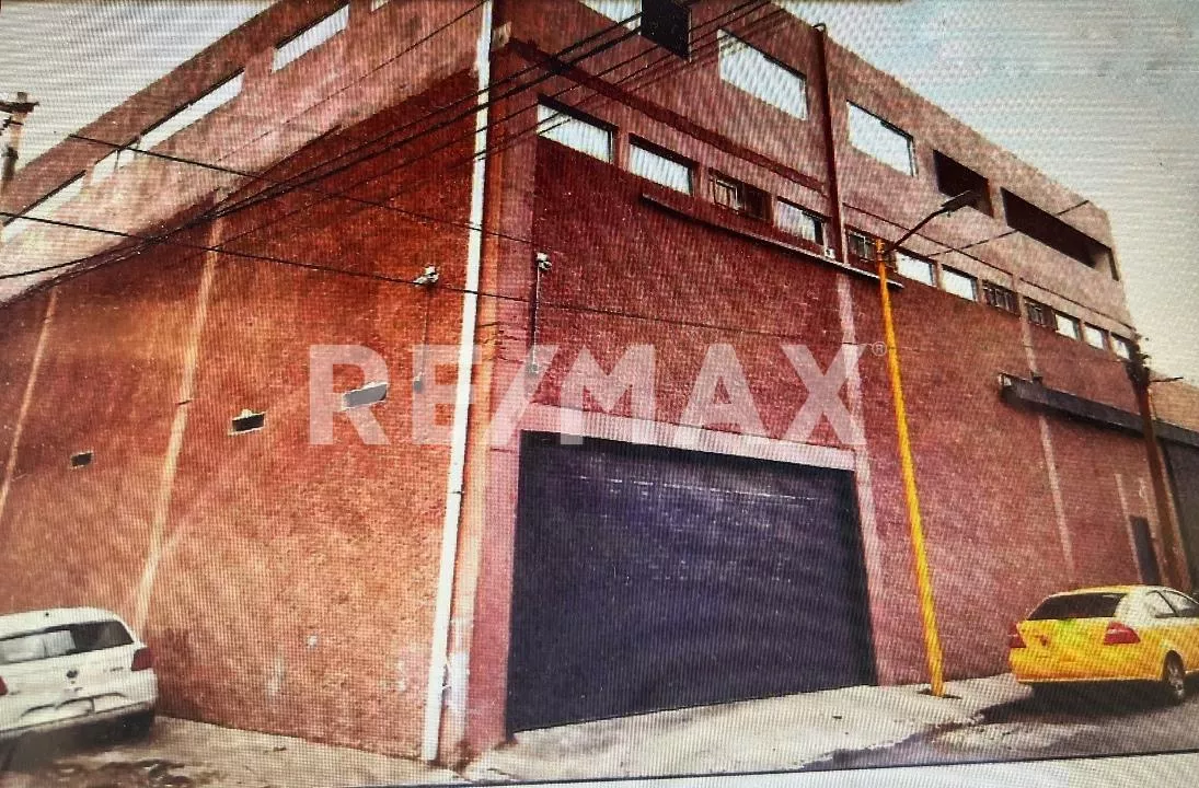 Bodega Comercial En Venta En Iztapalapa ( 565132 ) ( 2,042m2 )