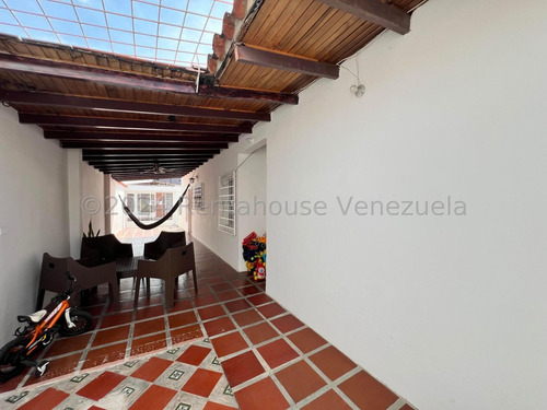 Asg Hermosa Casa En Venta Urb Las Aves 24-15372