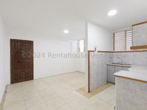 Lisbeth Delgado Vende Edificio En Centro Barquisimeto Alto Trafico Vehicular Y Comercial Zona Repuestera Cod.25-2115