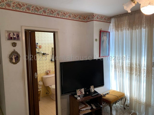Casa En Venta En La Urbanización El Marques Yc #24-29073