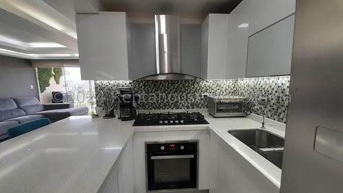 Hernoso Apartamento Totalmente Remodelado En Los Chaguaramos, Codg Mas 25-16702