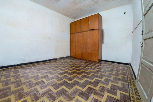 Venta Casa A Reciclar Con Cochera Y Patio !