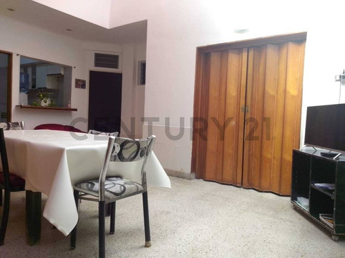 Ph En Venta 4 Ambientes Con Terraza.
