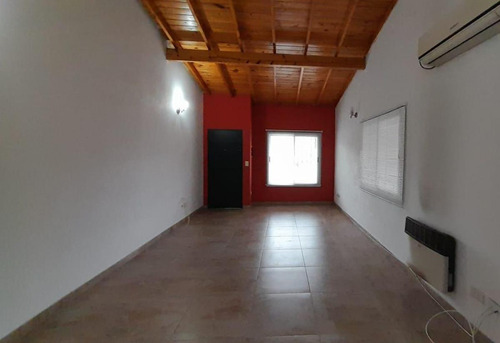 Casa En Venta En Barrio Los Arenales-3 Ambientes-seguridad-apto Crédito.