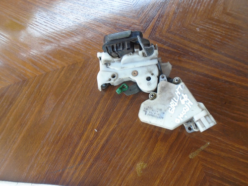 Imagen 2 de 4 de Vendo Cerradura Trasero Izquierda De Nissan Máxima, Año 1999