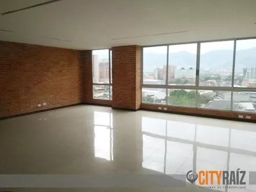 Excelente Oficina En Arriendo, Loma De San Julián El Poblado