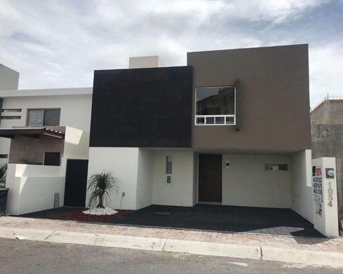 Preciosa Casa En La Condesa Juriquilla, 3 Recámaras, 3.5 Bañ