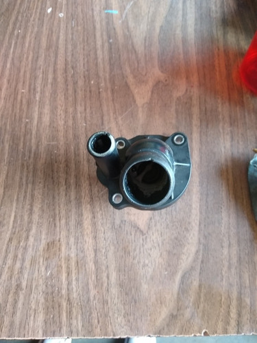 Toma De Agua Con Termostato Ford Fusion 2.5lts Original (Usado)
