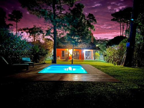 Hermosa Casa Con Piscina Y Barbacoa, Punta Ballena.-