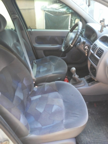 Renault Clio Sedan 2001 1.0 16v Rt 4p