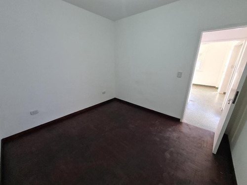 Imagen 10 de 12 de Ph 2 Ambientes C/ Entrada De Auto Y Patio - 43 M² Edificado. - San Justo