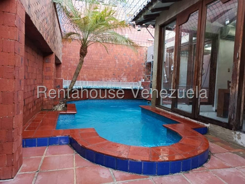 Hermosa Negociable !!! Y Completamente Amoblada Y Equipada Casaquinta En Venta Cuenta Con Una Cálida Piscina, En Parroquia Catedral, Lara#25-11394**maria E.**