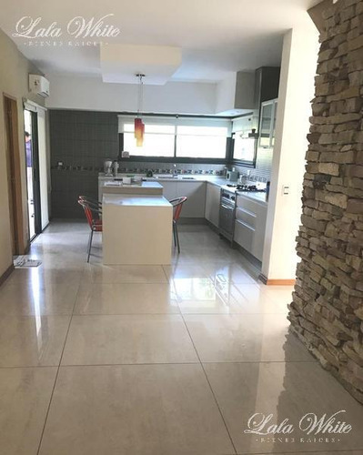 Imagen 7 de 23 de Venta - Casa En Saint Thomas Este