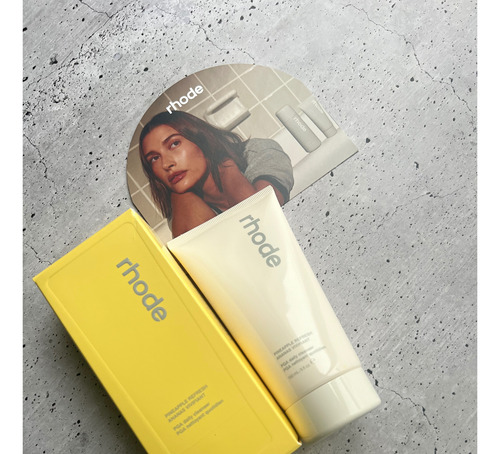Pineapple Refresh The Daily Cleanser Limpiador Rhode