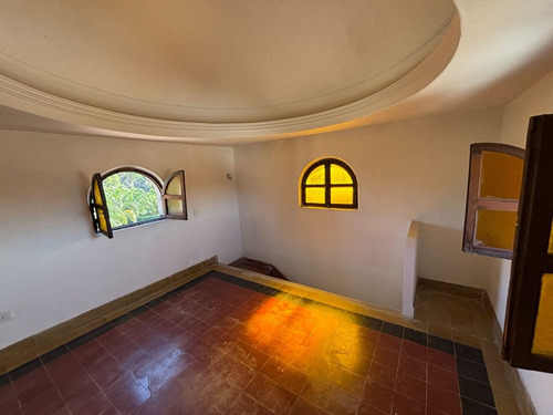 Se Vende Casona - Av. Ocampo, Zona Oeste, 7 Amb.