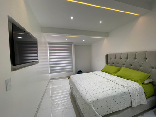 Venta De Imponente Y Lujoso Town House En Viilas De Camoruco