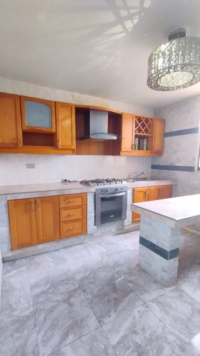 Apartamento En Residencias Caracaros, Naguanagua. Fv