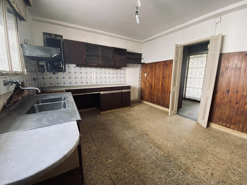 Casa En Venta En Alberdi A Reciclar - Oportunidad!