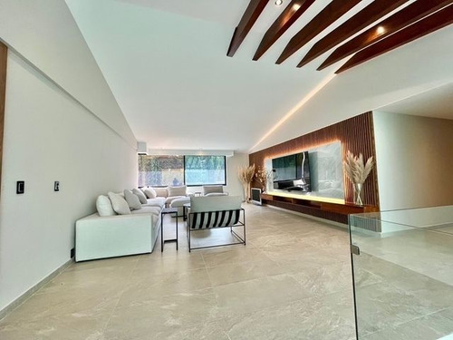 Casa Remodelada En Bosque De Granados