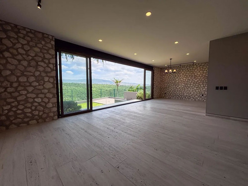 Casa En Venta En Misión San Jerónimo. 2