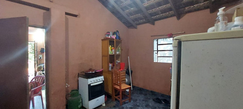 Vendo Casa En El Barrio Santa María, A Una Cuadra De La Ruta Sexta: 1 Habitación Y 2 Baños.
