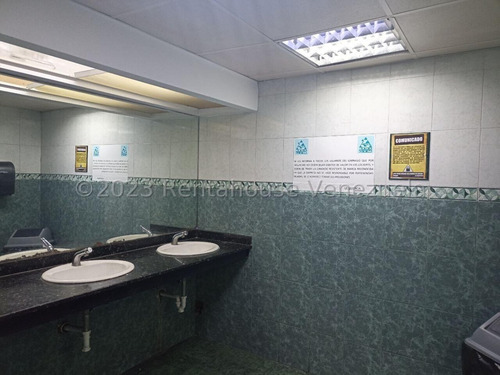 Fondo De Comercio En Venta Urb. El Valle, Caracas. 24-5932 Yf..