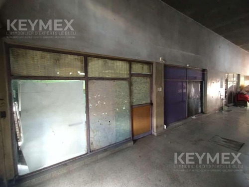 Galería Comercial Con Cuatro Locales Comerciales