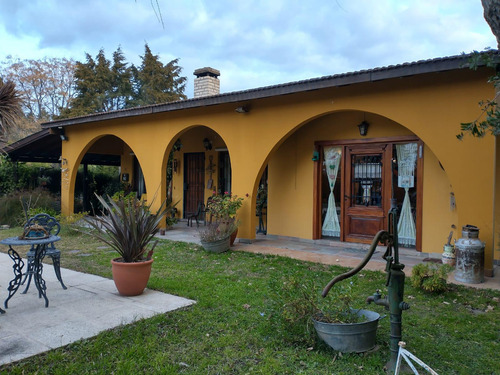 Venta Casa Quinta Estilo Colonial. Lujan 4 Domritorios