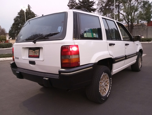 Jeep Grand Cherokee Laredo L6 4x2 At