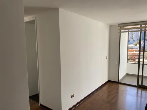 Departamento En Avda Brasil, En Buen Estado De Conservación