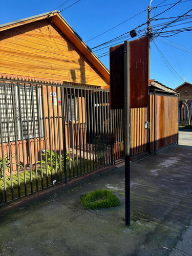 Casa Esquina , 2 Dormitorios Y 2 Baños