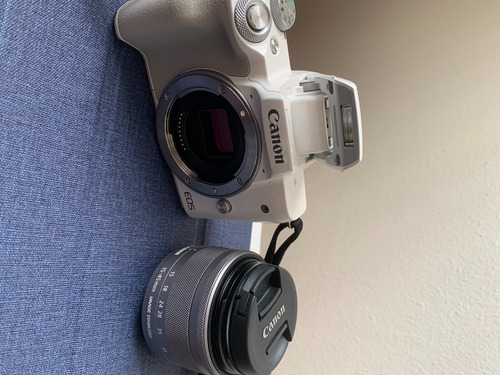 Camara Canon M50 Con Lentes 15-45mm Casi Nuevos, Incluye Acc