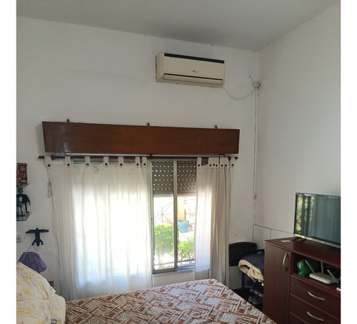 Casa Con Galpón Interno Sobre Lote De 7.79 X 48