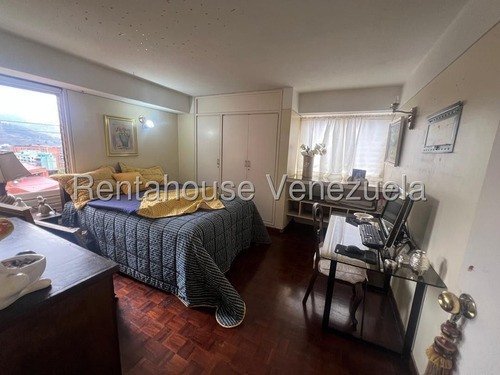 Ss: Vende Apartamento 25-17222 En Las Esmeraldas De 192,22 M2, 3h/4b/2pe2