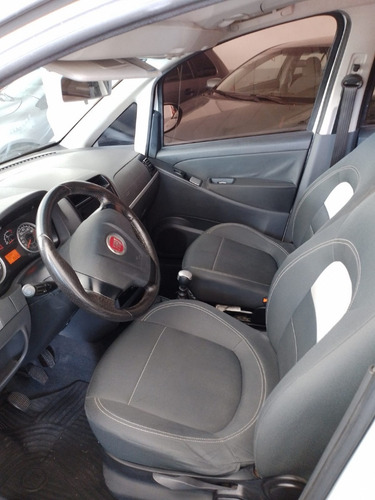 Imagen 11 de 12 de Fiat Idea Essence 1.6 16v