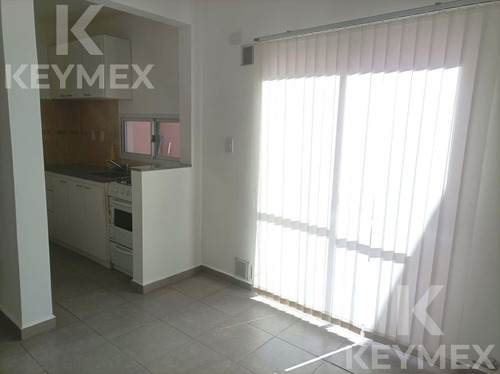 Alquiler Departamento Con Patio Zona Universitaria