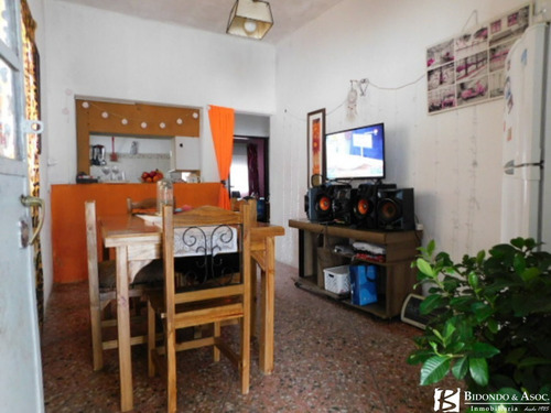 Imagen 9 de 13 de Casa En Padrón Único Con Entrada Para Varios Vehículos