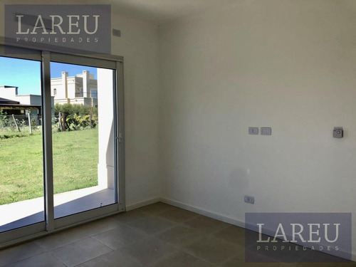 Imagen 23 de 26 de Casa En Venta - Barrio El Canton
