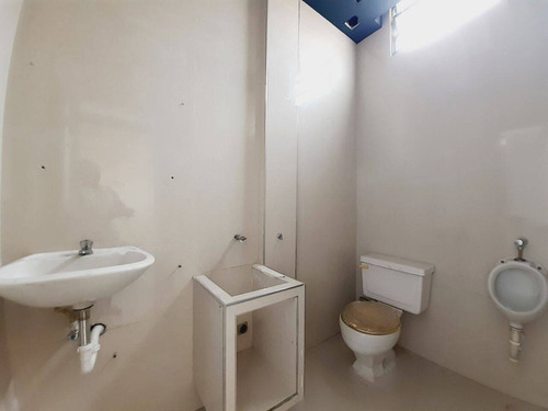 Re/max Activo Alquila Local Comercial En Plena Av Andrés Eloy Blanco, Valencia. Cod. 255394