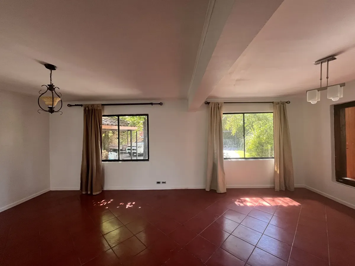 Imagen 5 de 30 de Linda Y Amplia Casa Con Hermoso Jardín