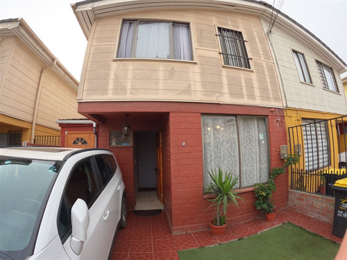 Casa En Venta De 4 Dorm. En Maipú