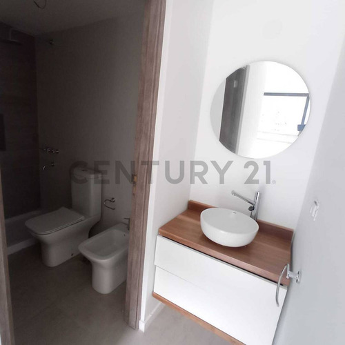 Venta Departamento 1 Dormitorio Con Patio En Centro, Rosario