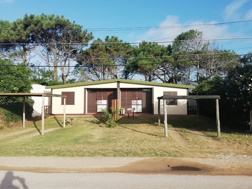 Ellas Y Maru Casas Para 4 Pers La Balconada